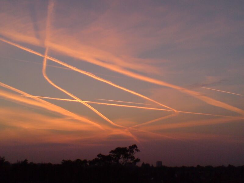 File:Air traffic heathrow.jpeg